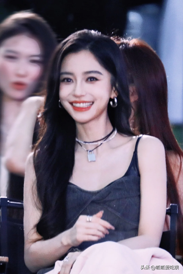 看了直播间的baby,才发现怪不得她红，只因能屈能伸