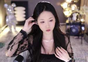 女主播换衣忘关摄像视频(女主播换衣服忘关摄像头被封，粉丝都看完了，复播后只敢穿长袖)