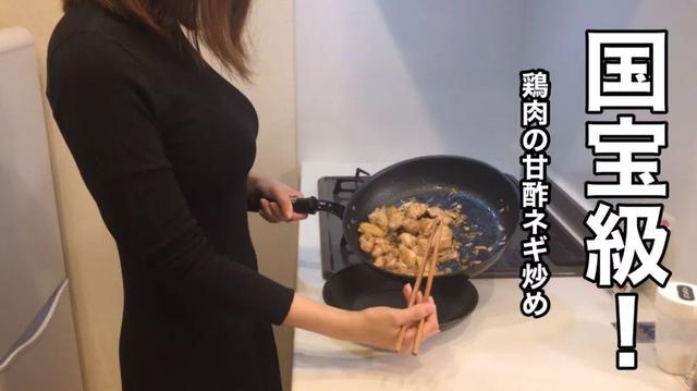 日本女主播在巨乳上打印广告,网友:完全没法拒绝