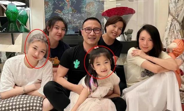 汪峰两个女儿不一般，小苹果高挑小梨涡，章子怡的醒醒都这么尴尬
