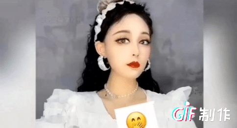 笑死人，看看直播关美颜后，女主播的表情变化，小撒直夸自己帅呆