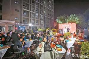 央视共同关注女主播(追梦大学生在厦欢喜跨年围里公寓跨年活动受到央视直播关注)