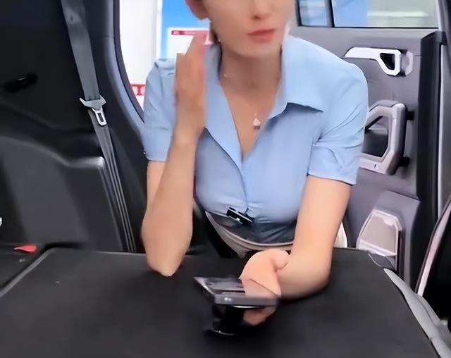 擦边卖车的女主播要凉了！抖音微信同时下狠手……