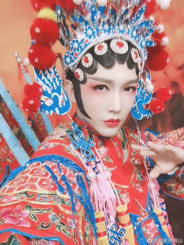 日本资深女装大佬化妆前后对比惊人,七尺大汉秒变萝莉?急需缓缓