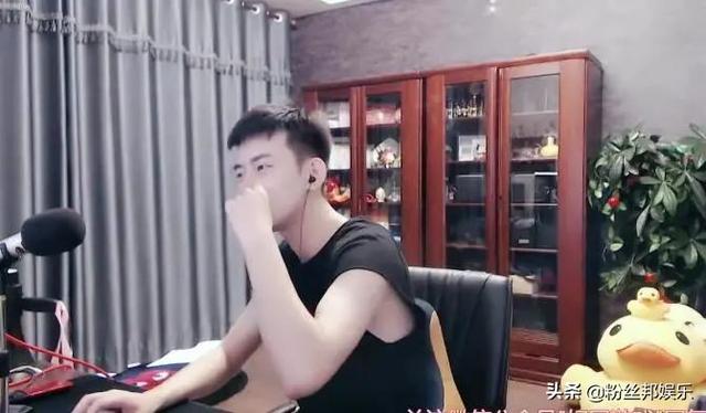 小白龙透露YY新规，主播抽烟直接“B类”，挡着抽有烟雾也不行