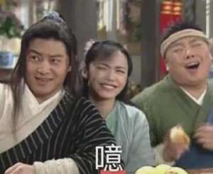 蜜桃臀女主播(“蜜桃臀电竞主播”霸屏，腰臀比分分钟秒杀直男)