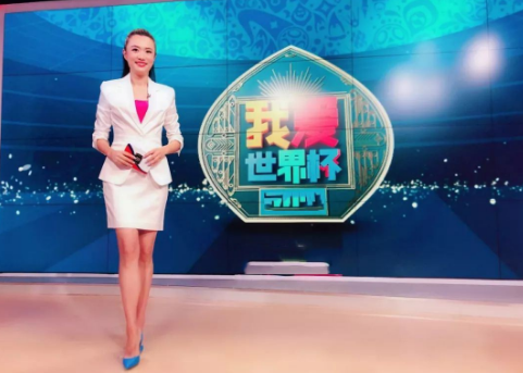 央视主播王曦梁，长腿颜值高3次主持《豪门盛宴》，工作21年0失误