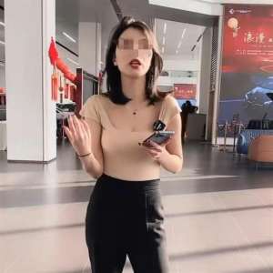 女主播的声音(女主播直播卖车时多次发出“不可描述”的声音，涉嫌低俗色情被封号)