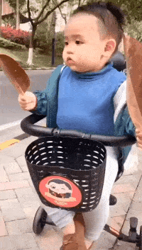 郑凯前女友程晓玥穿紧身裤直播，私处若隐若现，明星也开始擦边