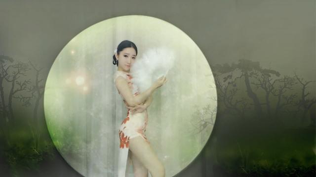 郭mini：旗袍与水袖，你偏爱哪一种？