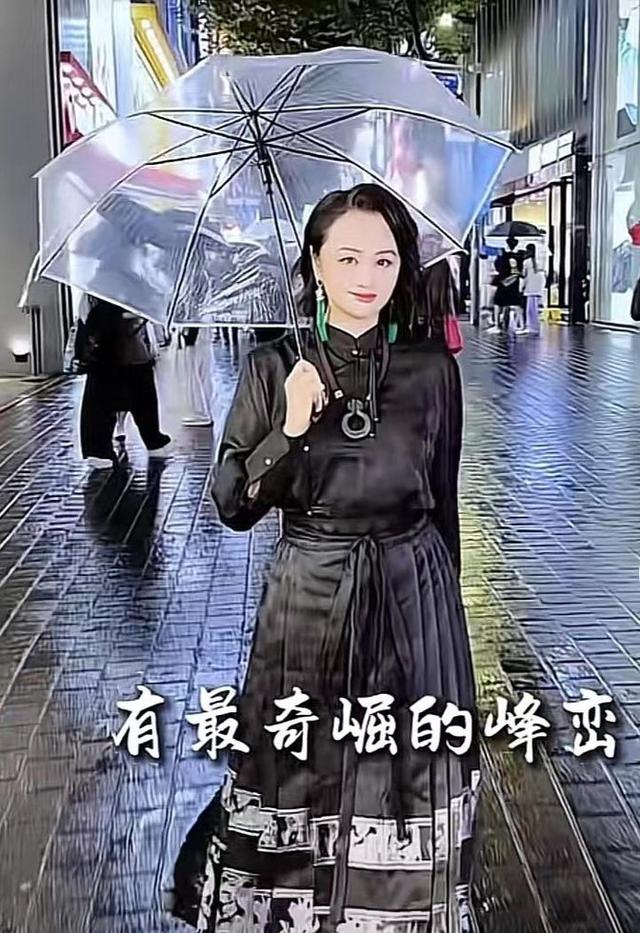 曹颖近况惹热议!在韩国夜市小店卖货,浓妆艳抹,网友傻眼认不出