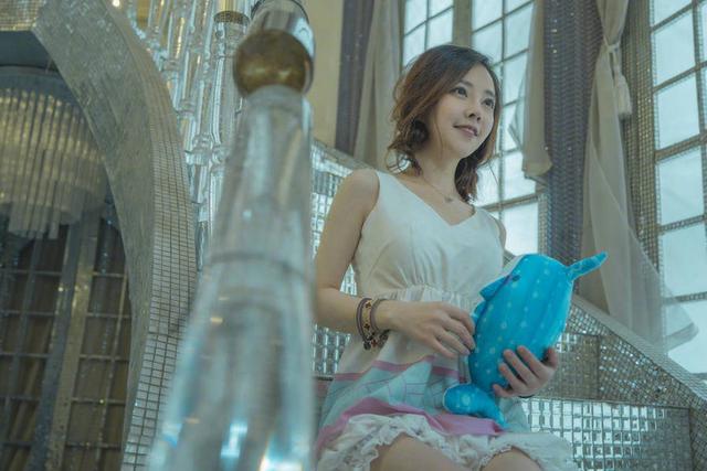 LOL冯提莫变身游戏奶妈 网友：快来奶我一下