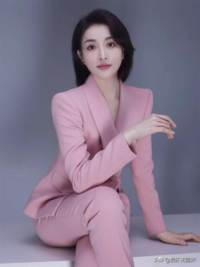 四川电视台15位美女主持人，颜值与才华并存