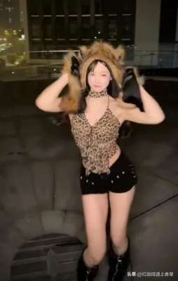 爆乳女主播(前体操冠军吴柳芳变“性感主播”31岁，身材前凸后翘，丰臀大乳)