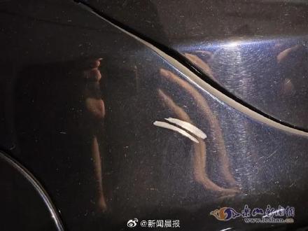 女子马路边直播拒绝司机搭讪后被撞 肇事司机李某涉嫌寻衅滋事,已被拘留