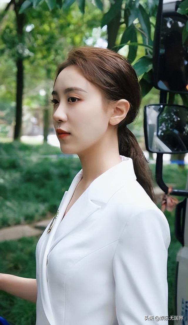 四川电视台15位美女主持人，颜值与才华并存