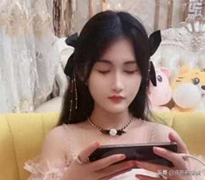 女主播瑄瑄(王者荣耀女玩家用射手冲上巅峰2500分，就为与沈腾同台竞技)