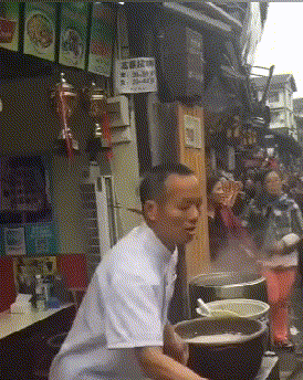 郑凯前女友程晓玥穿紧身裤直播，私处若隐若现，明星也开始擦边