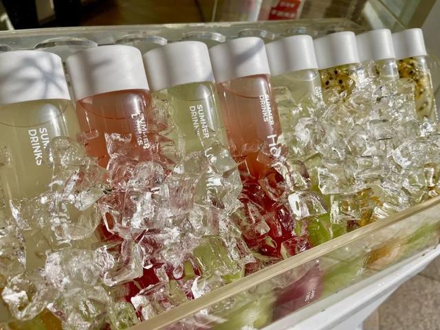 朱广权吐槽高温段子又上新了:凉风太抠门