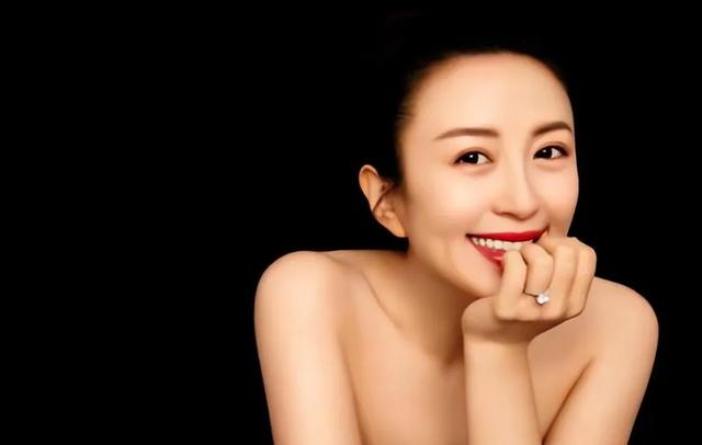 曾经的央视最美主持,却在拍戏时怀孕,今孩子已16岁生父依然成谜