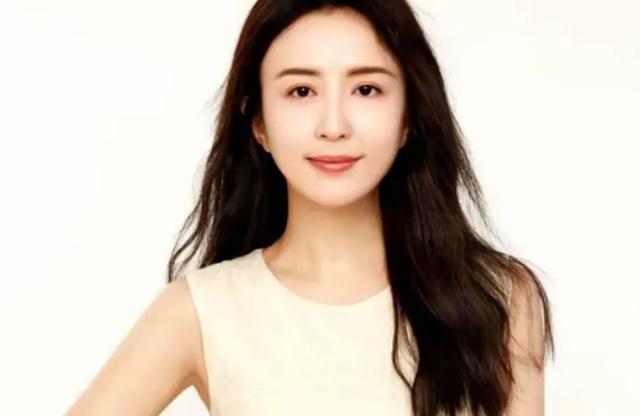 曾经的央视最美主持,却在拍戏时怀孕,今孩子已16岁生父依然成谜