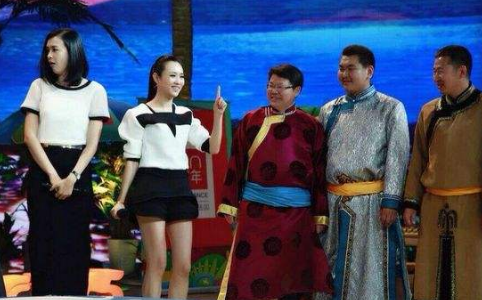 央视主播王曦梁，长腿颜值高3次主持《豪门盛宴》，工作21年0失误