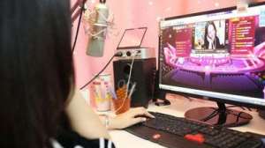 塞黄鳝的女主播死了没(播“黄”敛财10家直播平台被关停 “黄鳝门”女主播被抓 快看)