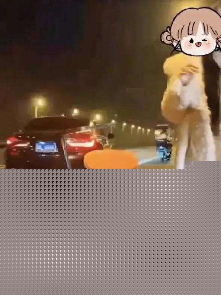 女子马路边直播拒绝司机搭讪后被撞 肇事司机李某涉嫌寻衅滋事,已被拘留