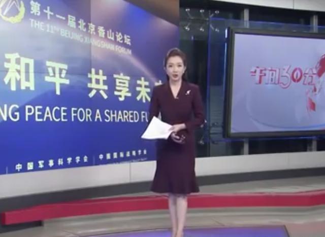 东方卫视四大美女主持,直播中爱穿高跟、黑丝袜