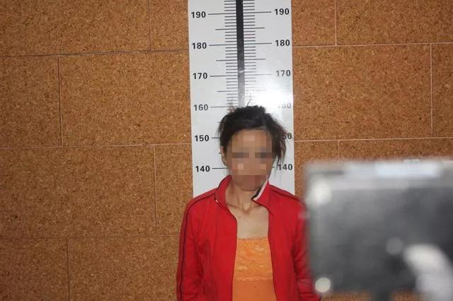 网红女主播“妖妖”,直播尺度大胆,利用直播贩毒