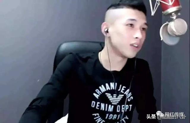 刘叉叉喊麦嘲讽全网主播打拳骗钱!天佑戴面具直播发声诉感慨