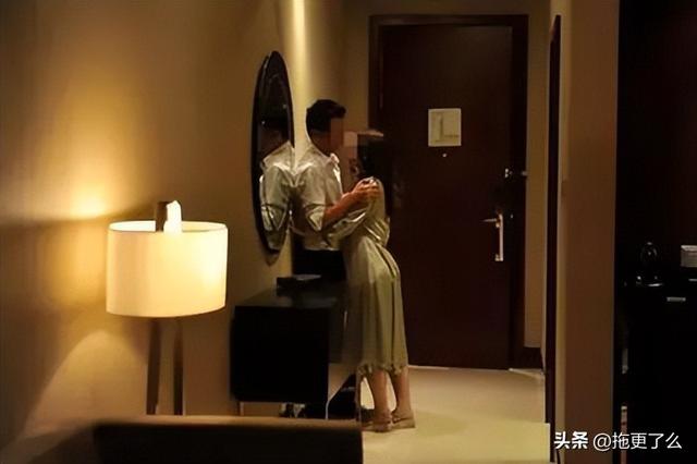 榜一大哥40万一晚约睡女主播，事后觉得吃亏报警，警方：没收嫖资