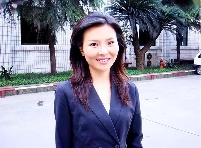 不当名人当村姑,39岁带三个娃隐居乡间,她如今现状如何?