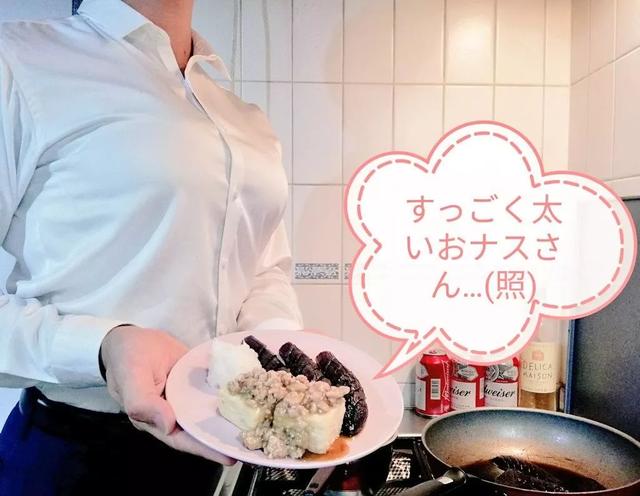 日本女主播在巨乳上打印广告,网友:完全没法拒绝