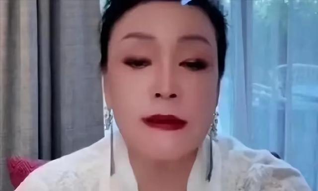 麻六记直播间人气爆棚，张兰日本行程引发热议