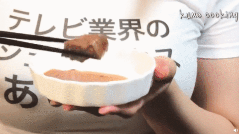 日本女主播在巨乳上打印广告,网友:完全没法拒绝