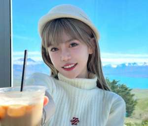 女主播热舞 网盘(周淑怡再次直播跳热舞，擦边内容果然流量大，人气瞬间暴涨10倍)