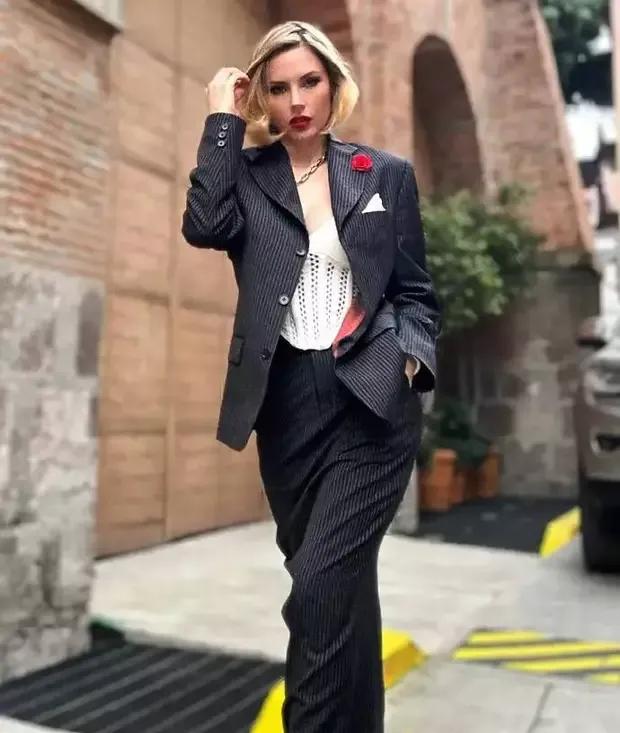 欧冠节目女主持人走红网络 高颜值+魔鬼身材