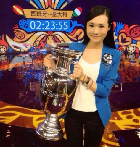 央视主播王曦梁，长腿颜值高3次主持《豪门盛宴》，工作21年0失误