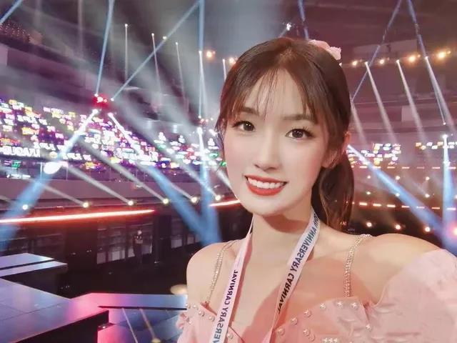 EDG夺冠,这个翻译小姐姐也火了!中英韩三语无缝切换,圈粉大批网友