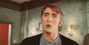 女主播艾琳娜(这个节目开播，为什么英国、韩国、马来西亚、阿联酋、新西兰都发来贺电？)