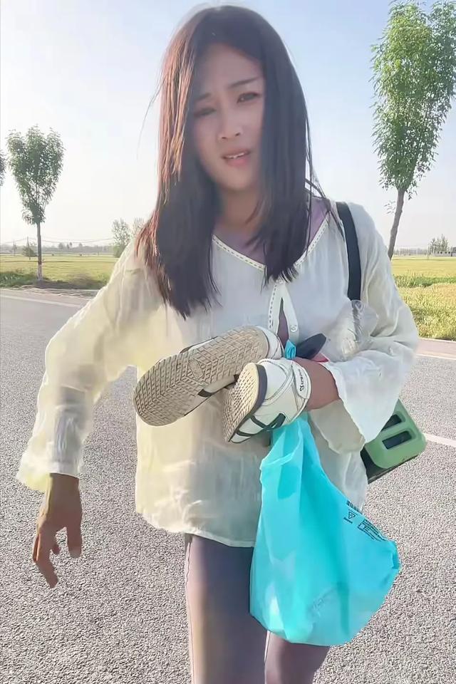 女子零度户外直播跳舞,女子因单薄衣着遭举报