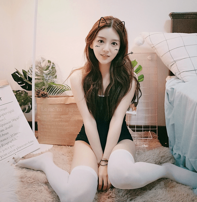 Rita穿白丝是真好看，姿态看后沉默不语！网友：心率干到140了