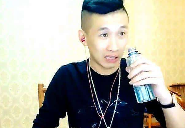 与球球、杨幂交恶,天佑时隔三年再开播,复出有人买账吗?