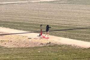 美女主播制服(女子零度户外直播跳舞，女子因单薄衣着遭举报)