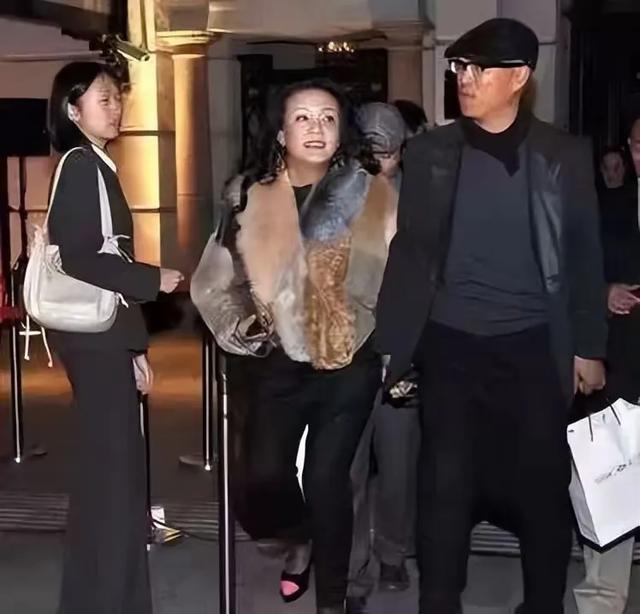 麻六记直播间人气爆棚，张兰日本行程引发热议