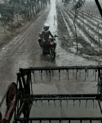 郑凯前女友程晓玥穿紧身裤直播，私处若隐若现，明星也开始擦边