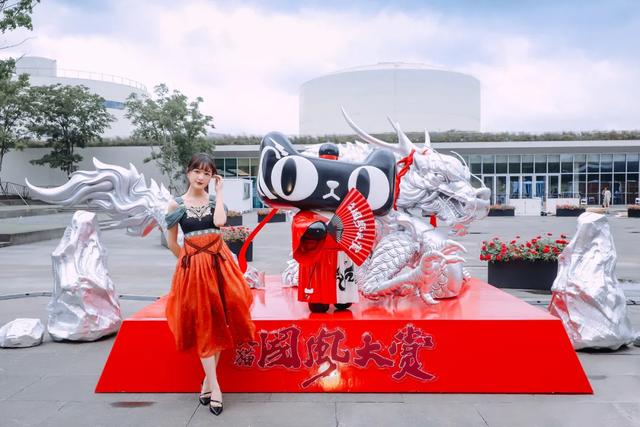 一夜爆卖4500万!李佳琦“变装”,投资人追捧,又一百亿新市场