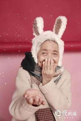 女主播傲娇兔(带87岁外婆拍了一套少女系写真，她说：希望外婆永远“少女”)