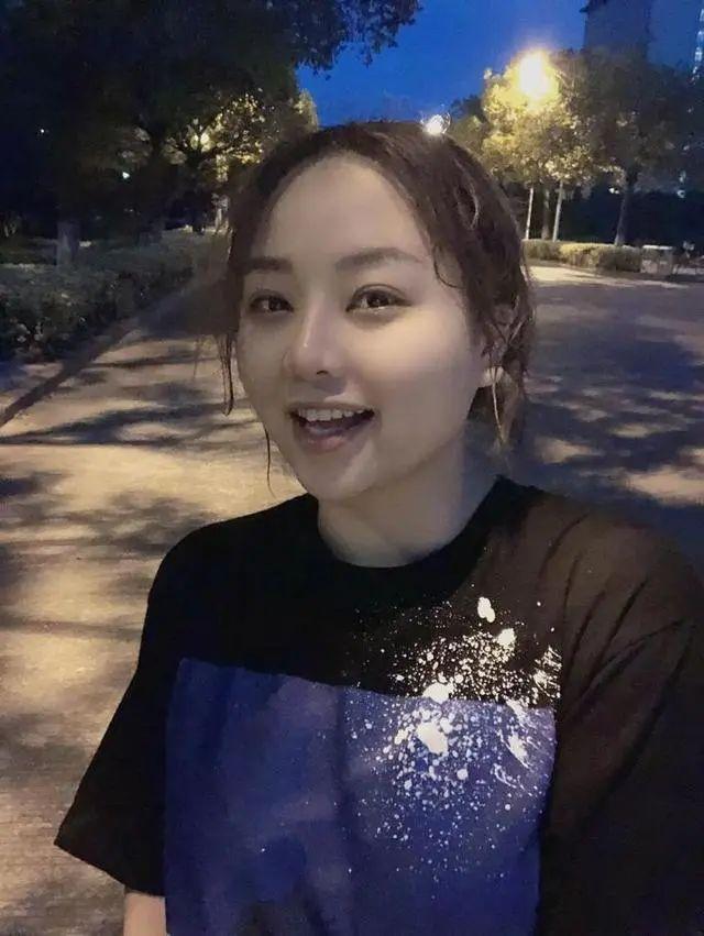 身高1米65体重160斤，杭州大码女主播被网友狂赞！她感慨：第一次觉得胖那么有用